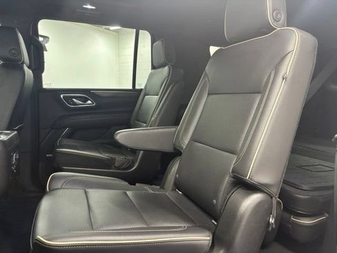 Used 2021 Chevrolet Suburban Premier w/ Premium Package AWD/4WD image 9