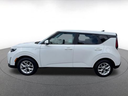 Used 2025 Kia Soul LX w/ LX Technology Package FWD image 9