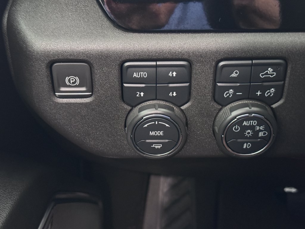Certified 2024 Chevrolet Silverado 3500 High Country AWD/4WD image 25