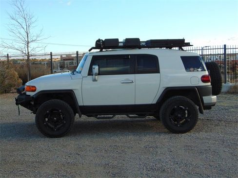 Used 2014 Toyota FJ Cruiser 4WD image 6