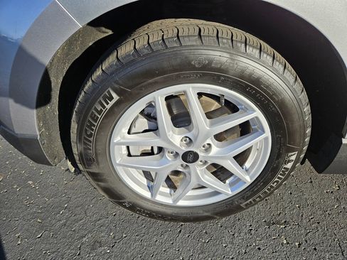 Used 2024 Ford Edge SEL image 9