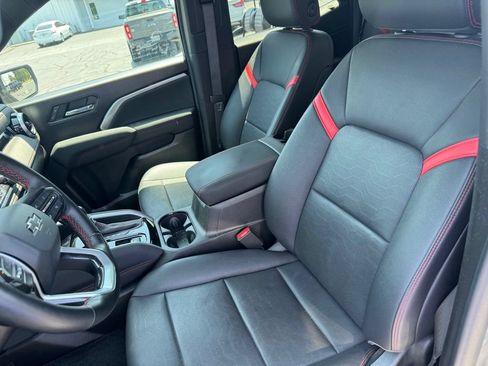 Used 2023 Chevrolet Colorado Z71 w/ Z71 Convenience Package 2 AWD/4WD image 3