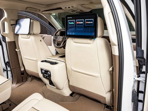 Used 2023 GMC Yukon Denali w/ Denali Reserve Package image 29