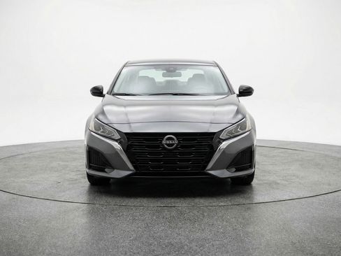 Used 2025 Nissan Altima 2.5 SV FWD image 2