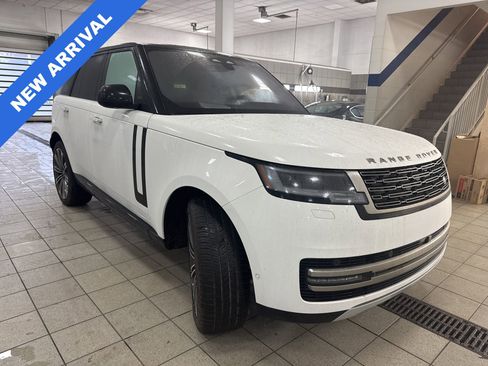 Used 2023 Land Rover Range Rover SE image 3