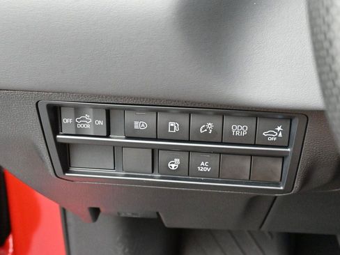 Used 2024 Toyota Tundra Platinum AWD/4WD image 28
