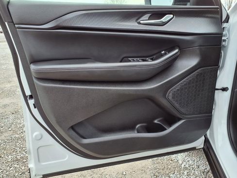 Used 2025 Jeep Grand Cherokee L Laredo w/ Luxury Tech Group I image 22