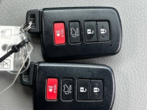 Used 2019 Toyota Highlander XLE AWD/4WD image 73
