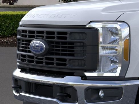 New 2026 Ford F250 XL w/ XL Chrome Package image 17