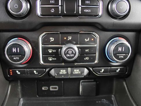 Used 2023 Chevrolet Suburban Z71 w/ Luxury Package AWD/4WD image 24