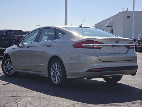 Used 2017 Ford Fusion SE w/ Fusion SE Technology Package FWD image 17