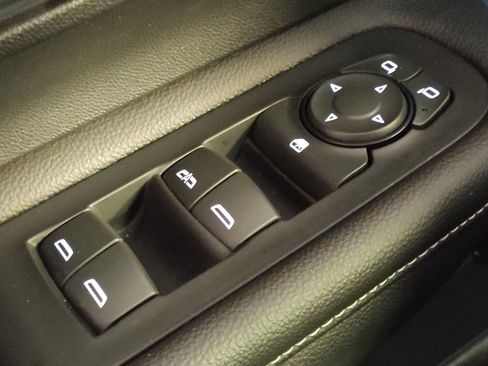 Used 2022 GMC Terrain SLE w/ Driver Convenience Package image 27