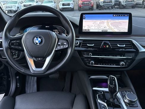 Used 2023 BMW 530e w/ Premium Package image 7