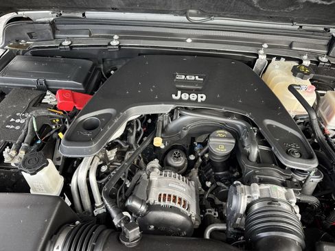 Certified 2020 Jeep Gladiator Overland image 32