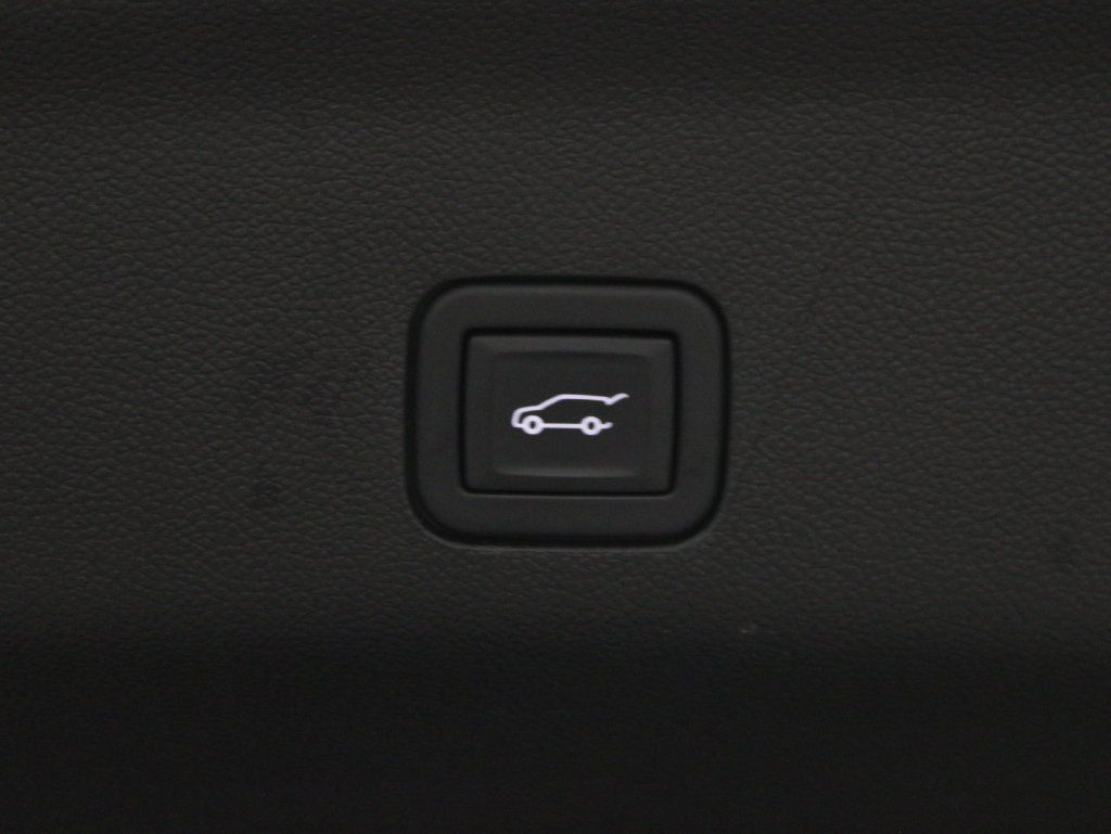 Used 2023 GMC Yukon XL Denali AWD/4WD image 50