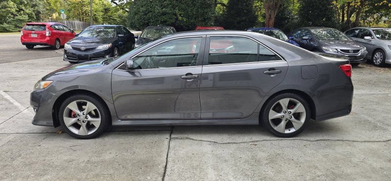 Used 2012 Toyota Camry SE FWD image 2