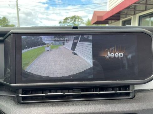 Used 2024 Jeep Wrangler Willys image 27