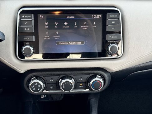 Used 2021 Nissan Versa SV image 10