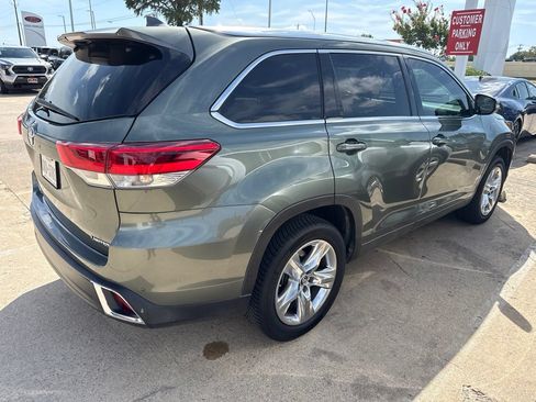 Used 2019 Toyota Highlander Limited FWD image 8