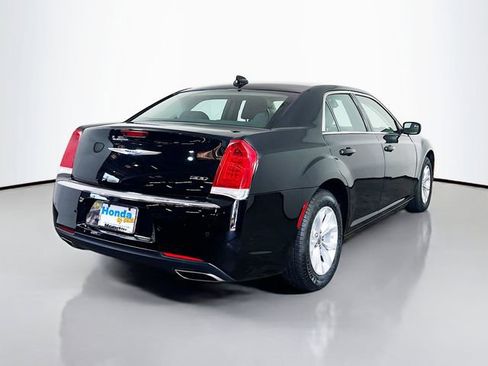 Used 2023 Chrysler 300 Touring w/ Safetytec Plus Group image 8