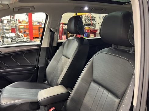 Used 2022 Volkswagen Tiguan SE image 15