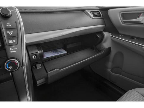 Used 2015 Toyota Camry SE w/ Moonroof Package FWD image 17