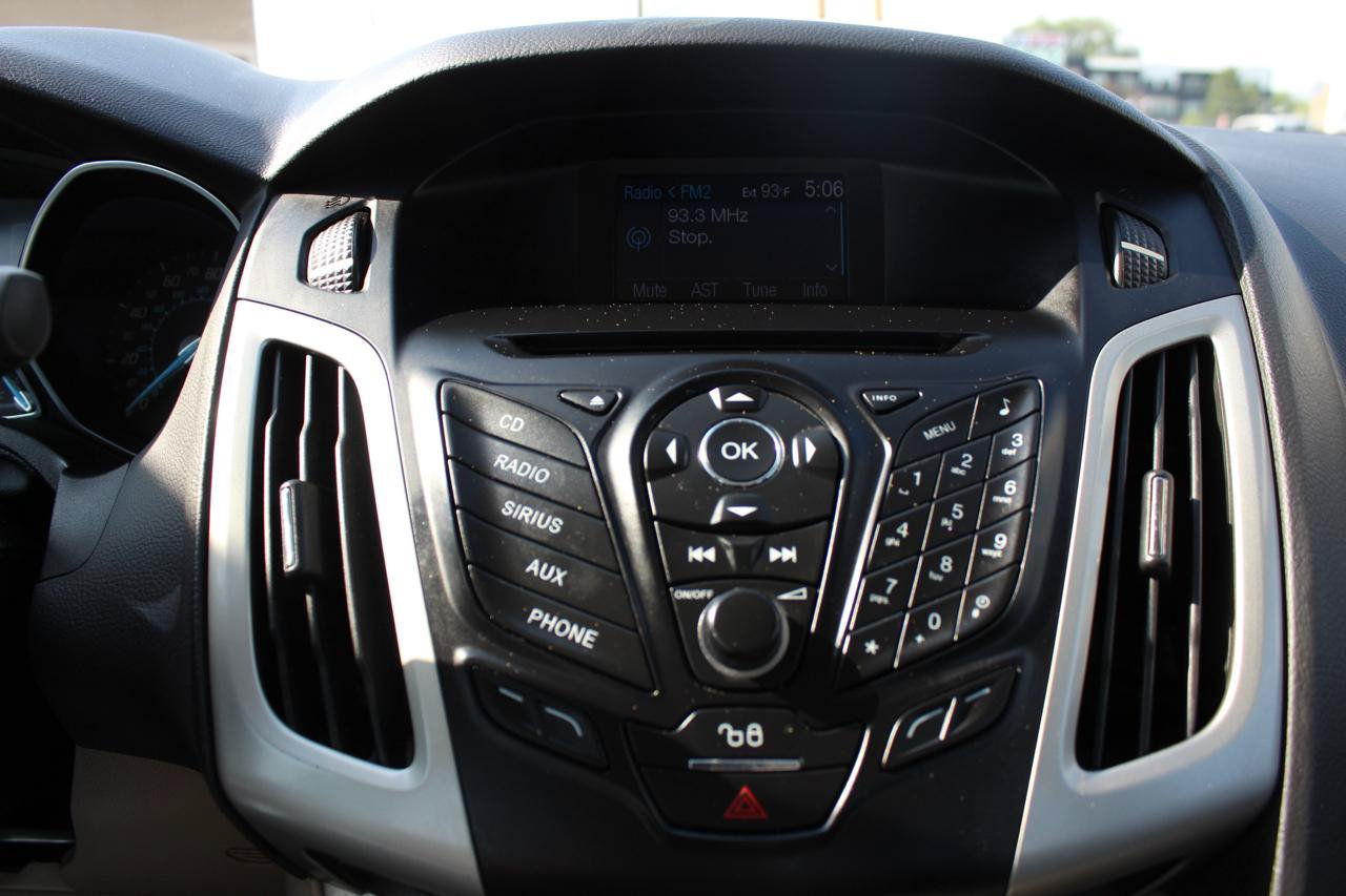 Used 2012 Ford Focus SE FWD image 18