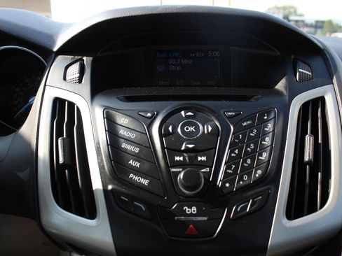 Used 2012 Ford Focus SE FWD image 18