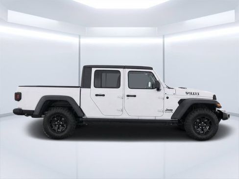 Used 2021 Jeep Gladiator Sport AWD/4WD image 2