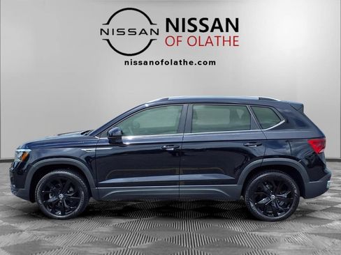 Used 2024 Volkswagen Taos SE w/ Black Wheel Package FWD image 22