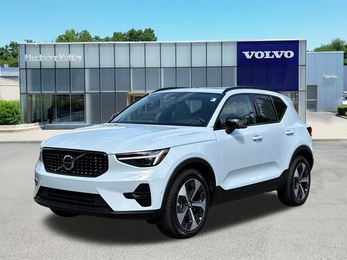 Certified 2026 Volvo XC40 B5 Plus AWD/4WD image 1