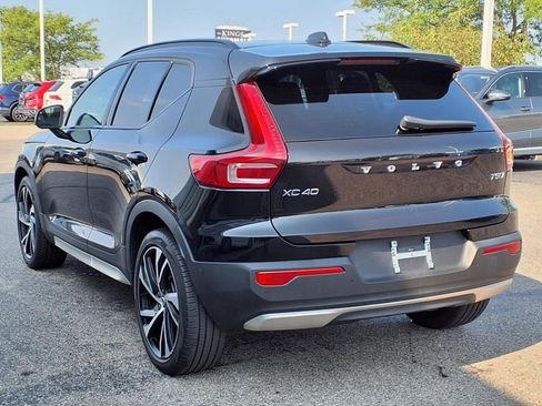Used 2022 Volvo XC40 T5 R-Design w/ Advanced Package image 4