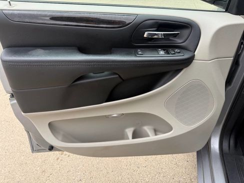 Used 2015 Dodge Grand Caravan SE w/ Quick Order Package 29E SE image 9