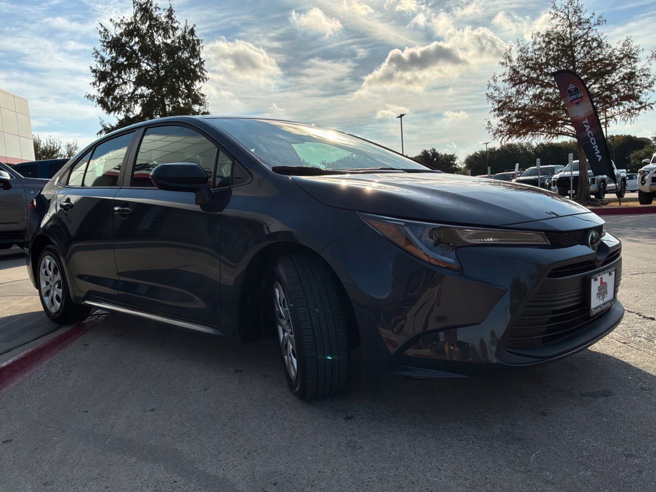 Used 2026 Toyota Corolla LE FWD image 4