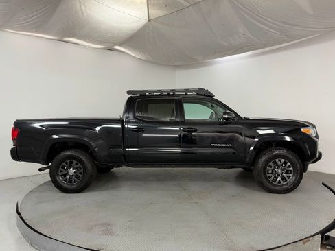 Used 2022 Toyota Tacoma SR5 w/ Technology Package RWD image 5