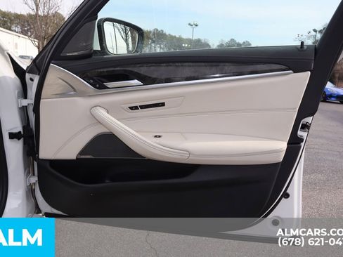 Used 2023 BMW 540i xDrive w/ Executive Package image 28