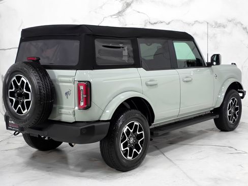 Used 2024 Ford Bronco Outer Banks AWD/4WD image 10