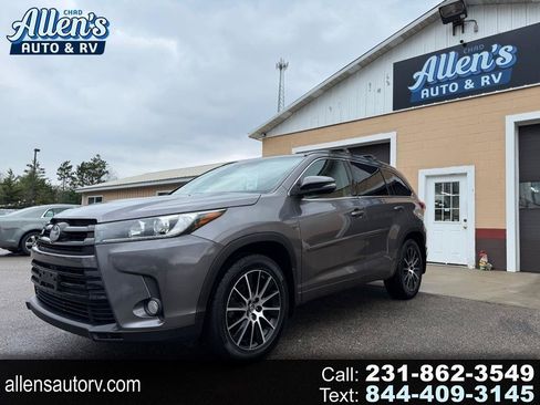 Used 2017 Toyota Highlander SE AWD/4WD image 1
