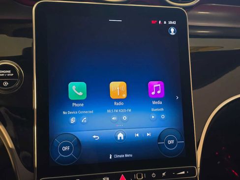 Used 2025 Mercedes-Benz GLC 300 image 27