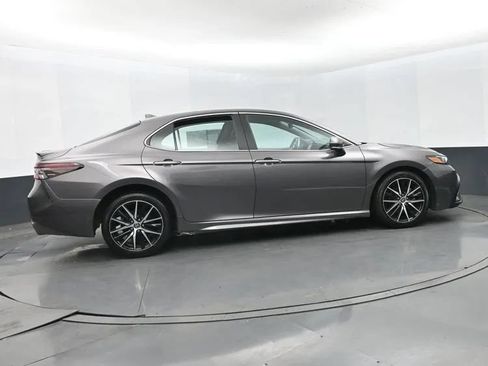 Used 2023 Toyota Camry SE FWD image 4
