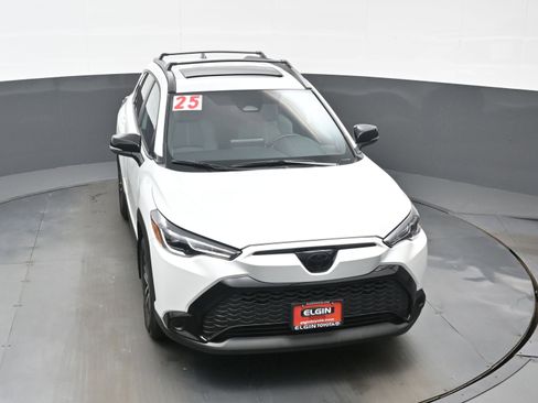 Used 2025 Toyota Corolla Cross AWD Hybrid w/ Moonroof Package image 35