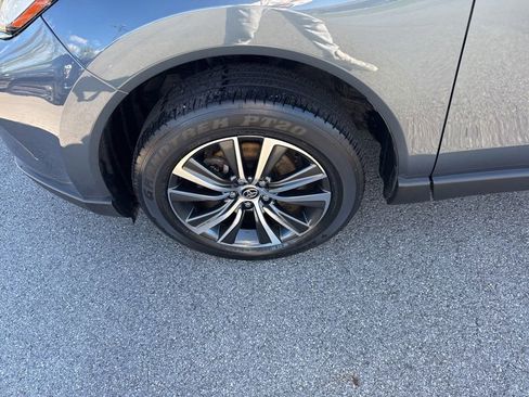 Used 2023 Toyota Venza LE image 9