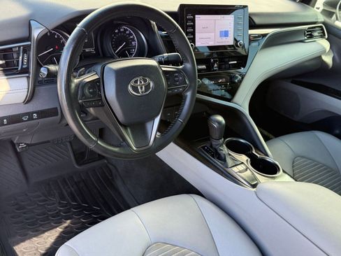 Certified 2022 Toyota Camry SE image 4