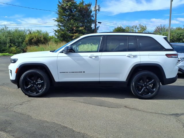 Certified 2023 Jeep Grand Cherokee Altitude AWD/4WD image 4