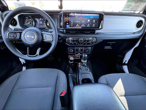 Used 2024 Jeep Wrangler Unlimited AWD/4WD image 14
