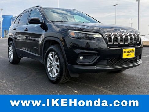 Used 2019 Jeep Cherokee Latitude w/ Cold Weather Group image 1