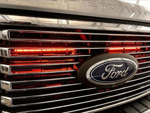 Used 2022 Ford F450 Platinum w/ FX4 Off-Road Package image 29