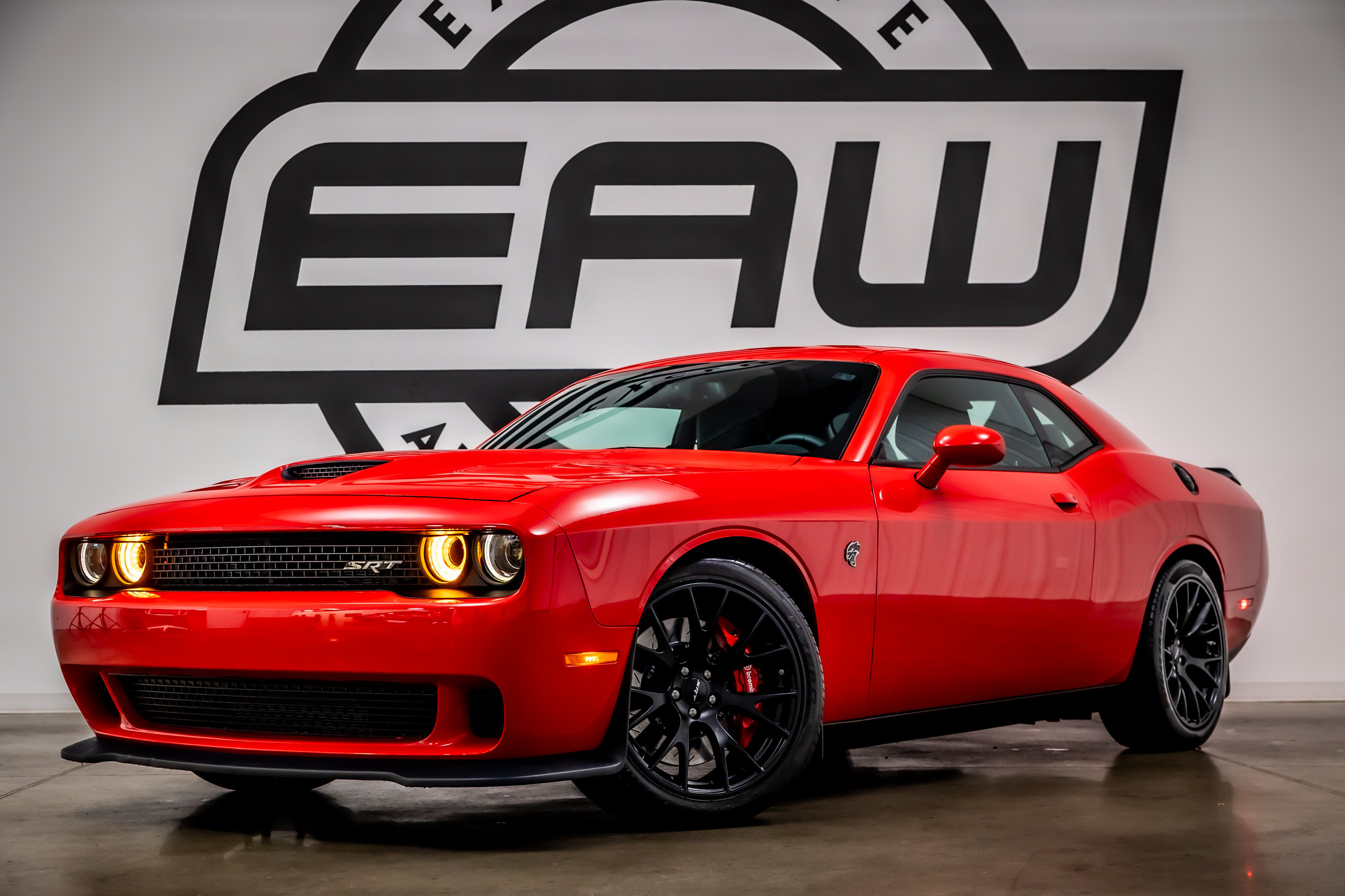 Used 2016 Dodge Challenger SRT Hellcat RWD image 1