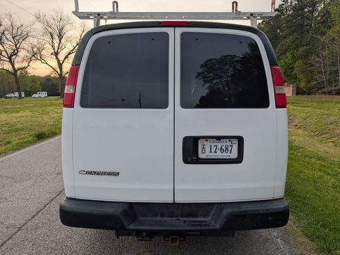Used 2017 Chevrolet Express 3500 Extended image 4