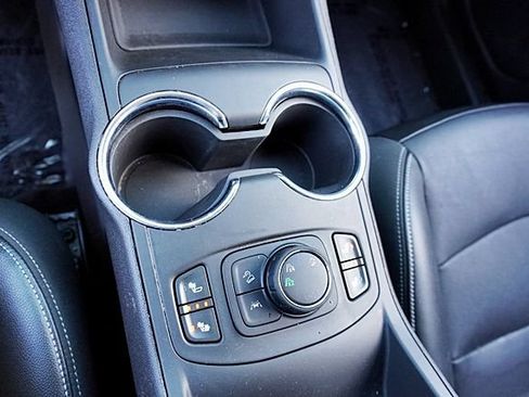 Used 2024 GMC Terrain SLT AWD/4WD image 31